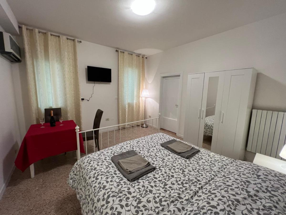 Casa Roma Rooms& Apartmens Padova Bagian luar foto