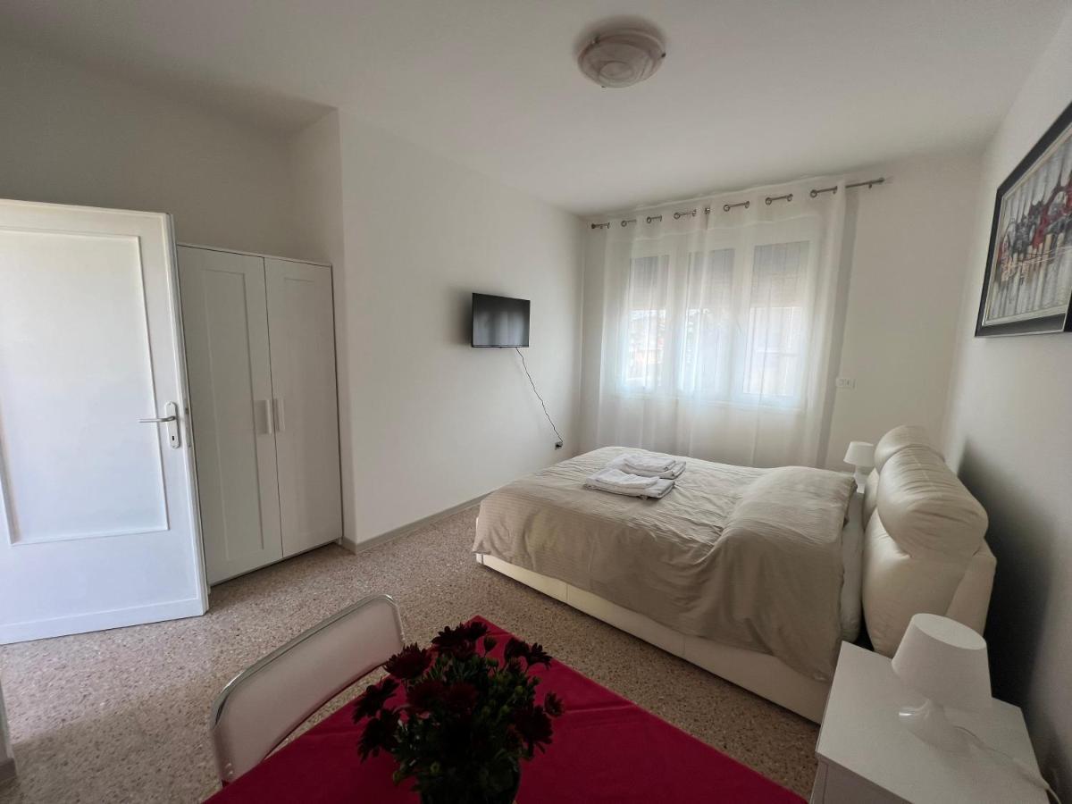 Casa Roma Rooms& Apartmens Padova Bagian luar foto
