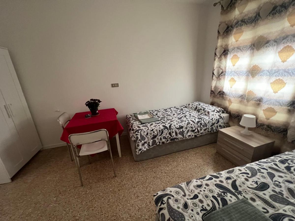 Casa Roma Rooms& Apartmens Padova Bagian luar foto